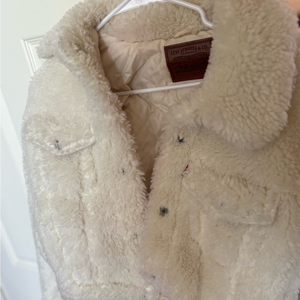 XS Levi’s Sherpa jacket in ivory